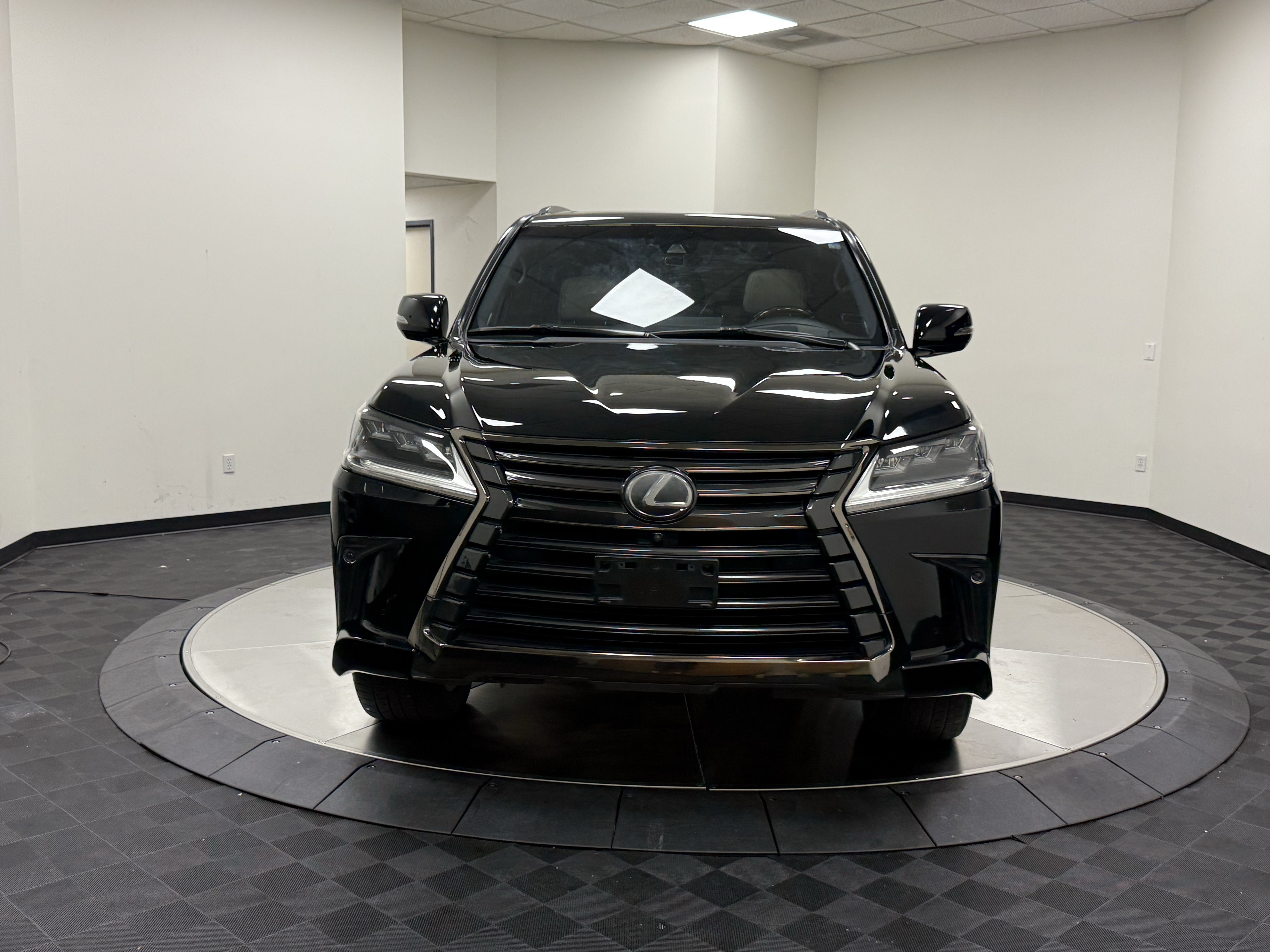 Used 2019 Lexus LX 570 4WD w/ Inspiration Series image 2