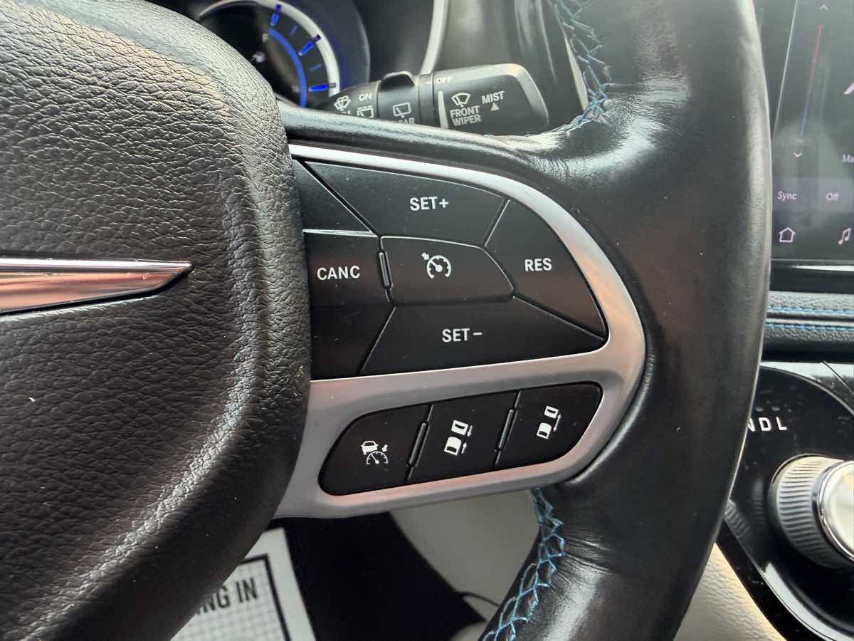 Used 2021 Chrysler Pacifica Touring-L FWD image 30