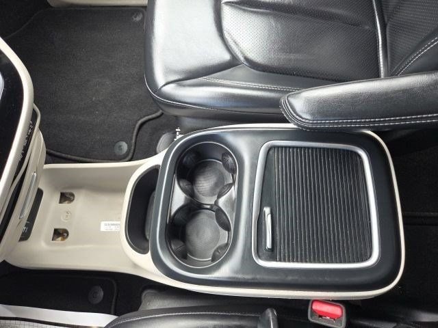 Used 2023 Chrysler Pacifica Touring-L FWD image 35