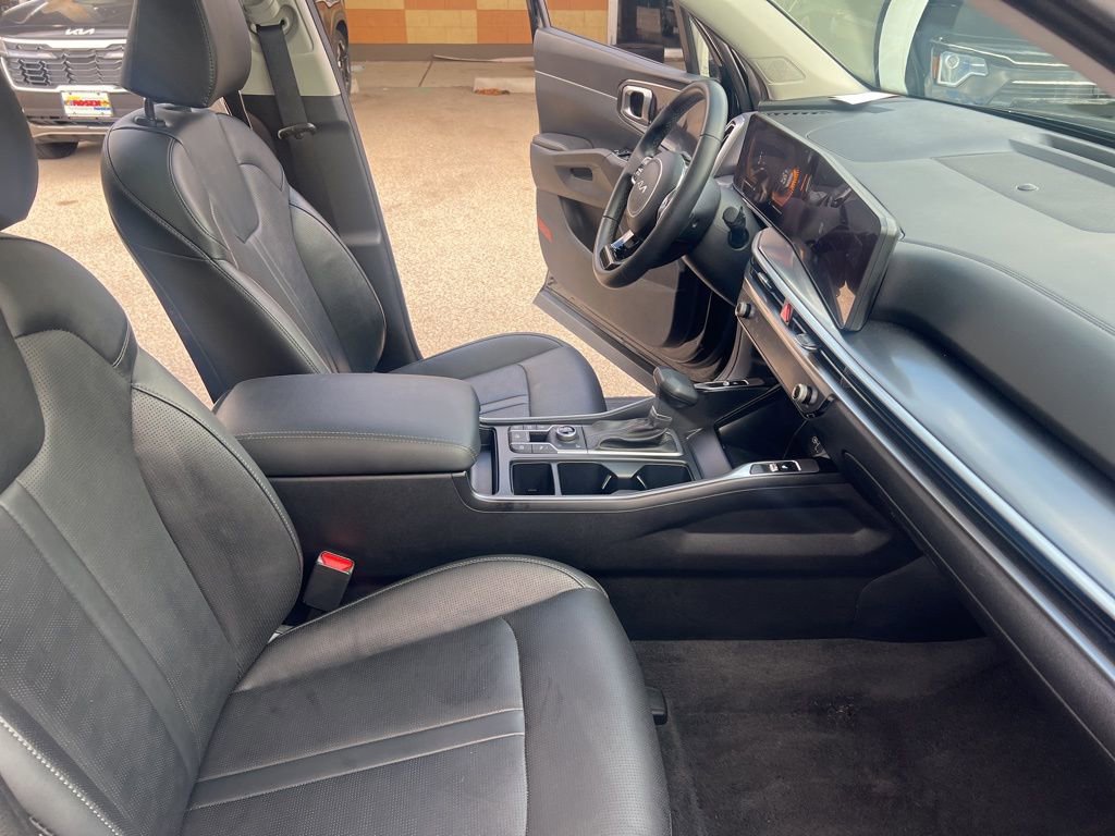 Certified 2025 Kia Sorento S w/ Panoramic Sunroof Package image 21