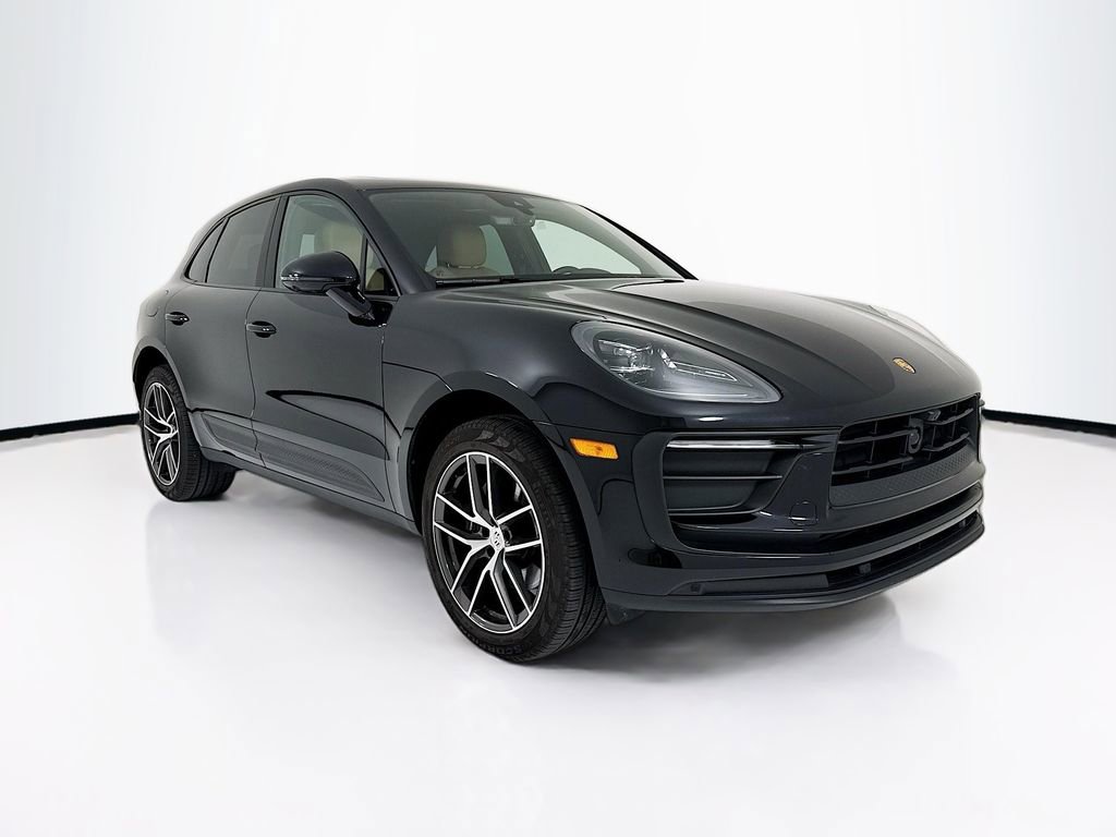 Certified 2025 Porsche Macan AWD/4WD image 9