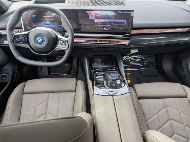 Used 2026 BMW i5 eDrive40 AWD/4WD image 16