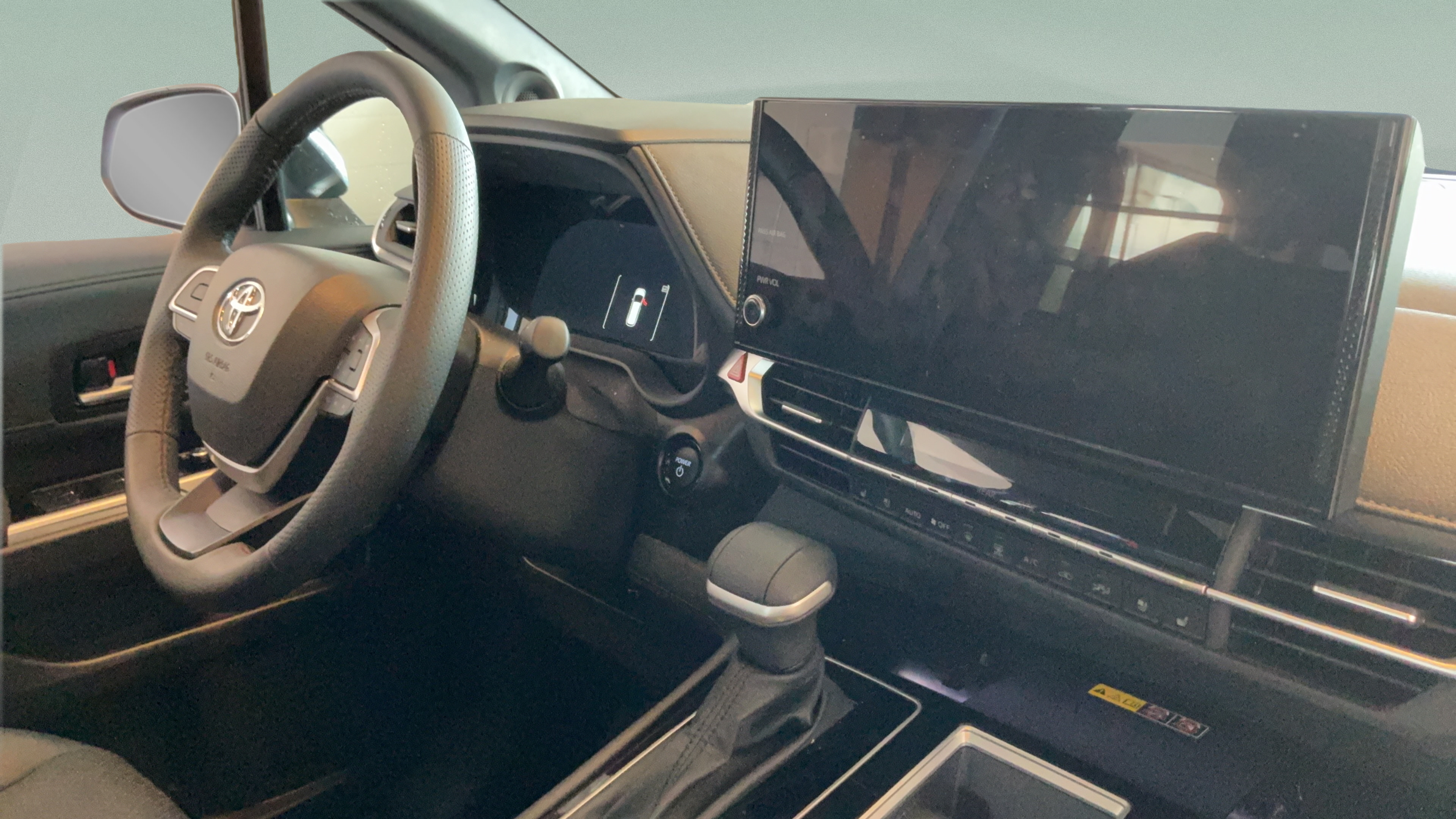 Certified 2025 Toyota Sienna Limited AWD/4WD image 35