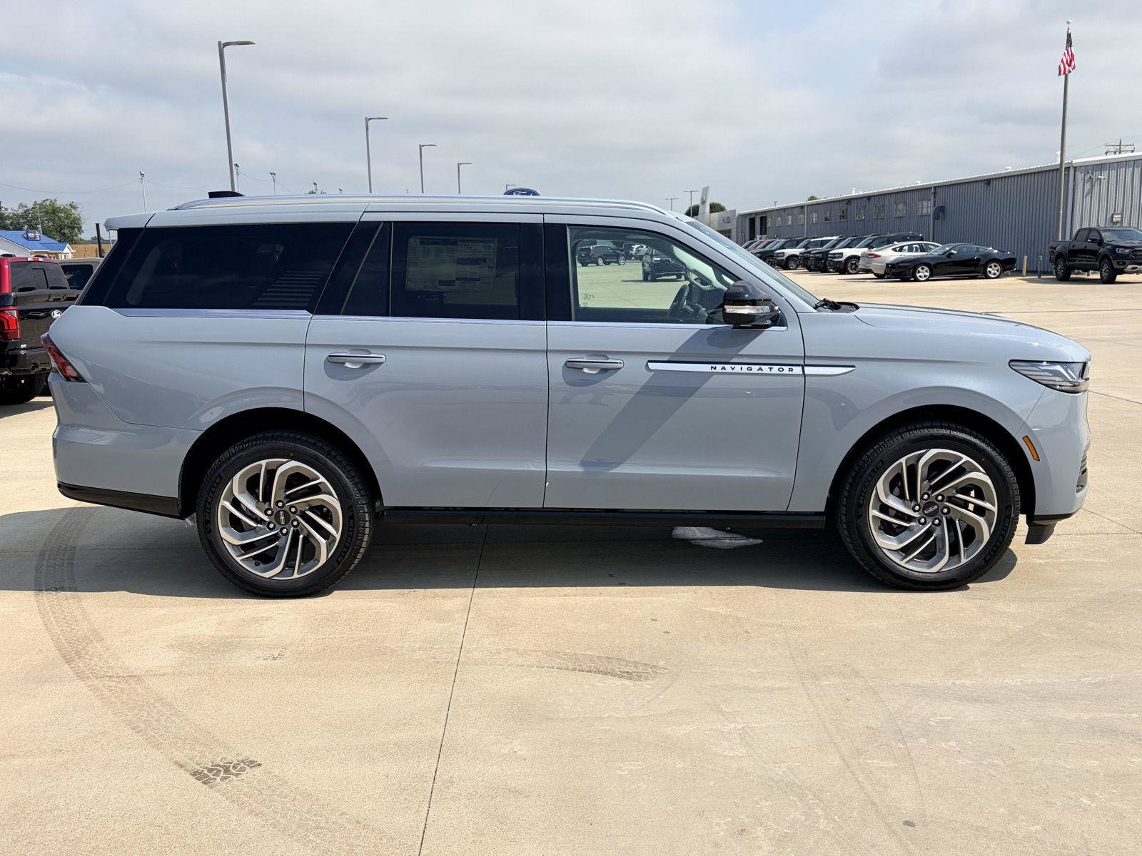 New 2027 Lincoln Navigator Reserve AWD/4WD image 51