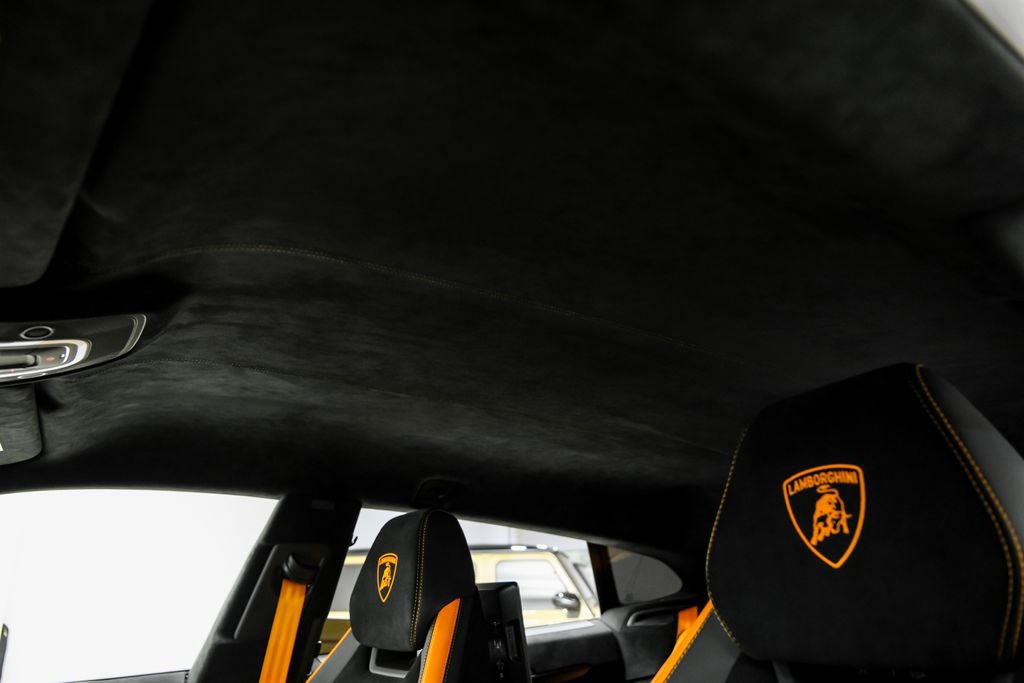 Used 2023 Lamborghini Urus Performante AWD/4WD image 38
