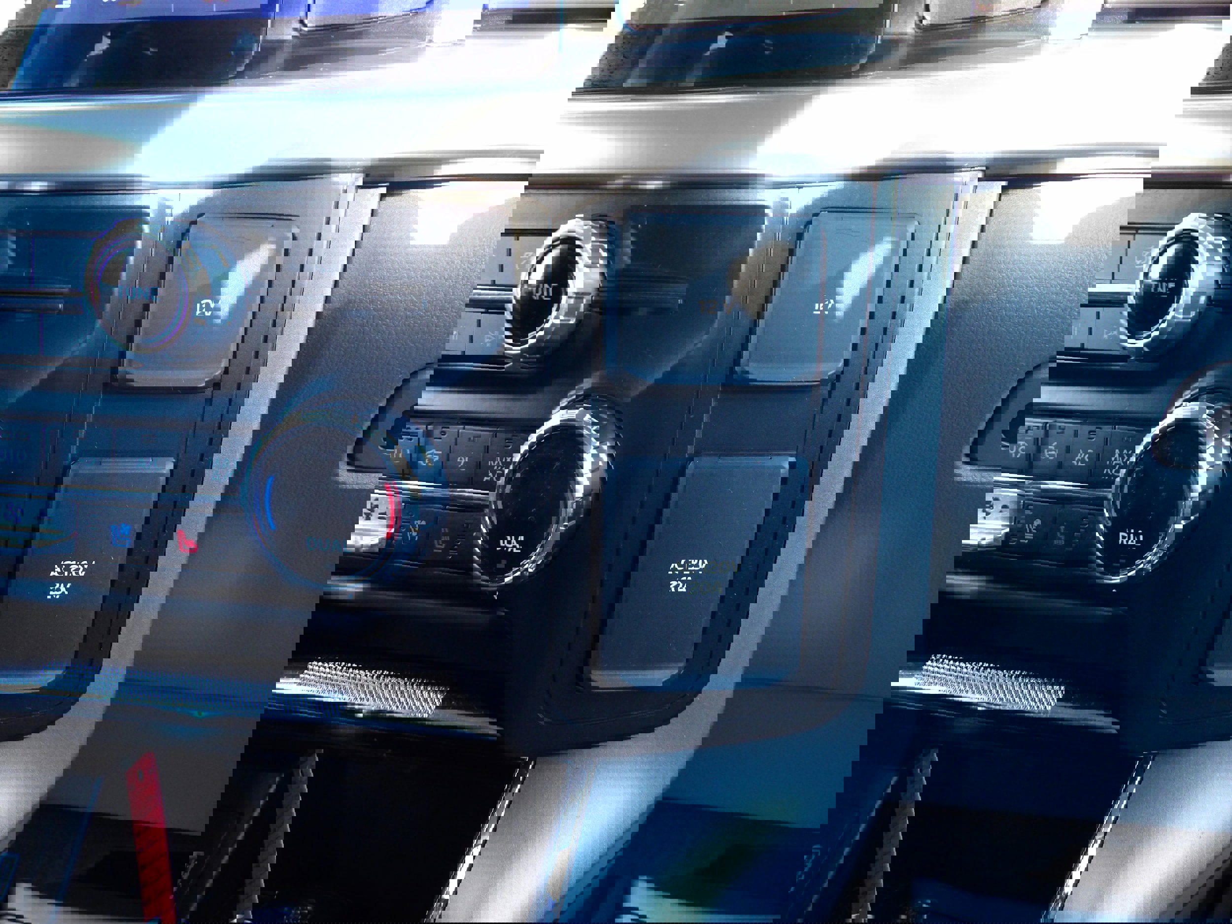 Used 2021 Ford F150 Lariat w/ Equipment Group 502A High image 26