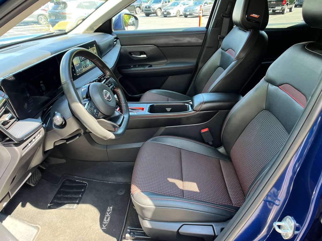 Used 2025 Nissan Kicks SR w/ SR Premium Package AWD/4WD image 9