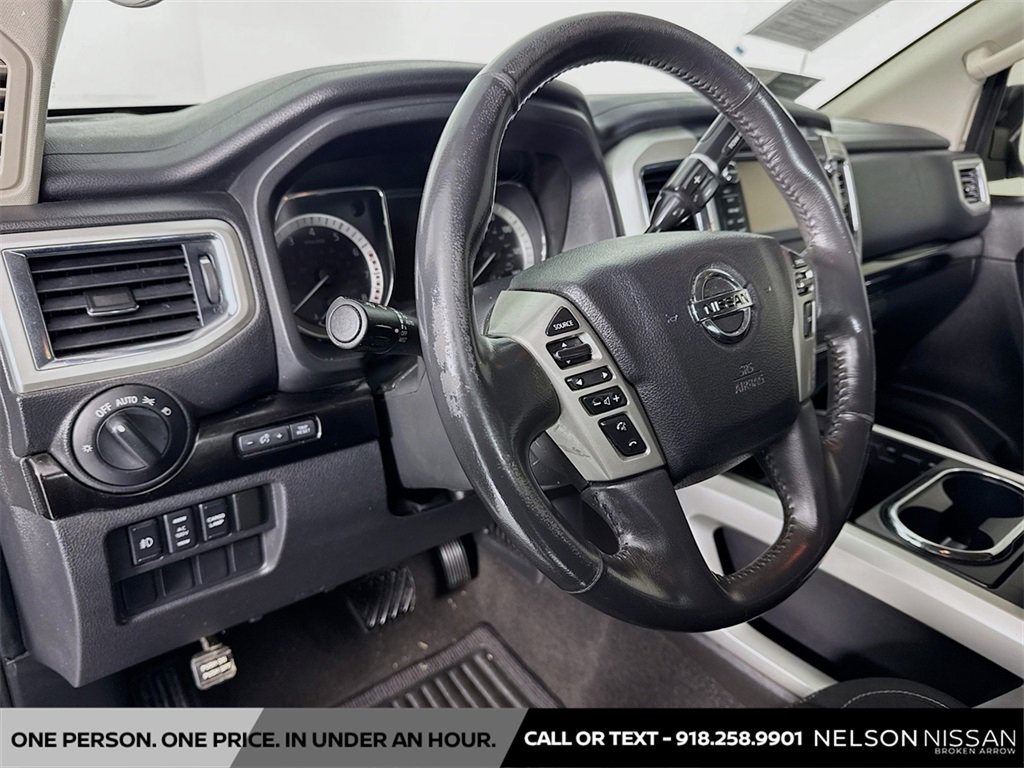 Used 2017 Nissan Titan SV image 9