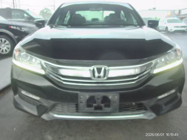 Used 2017 Honda Accord Sport image 2