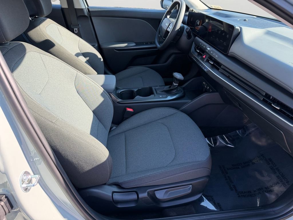 Used 2025 Kia K4 LXS image 12