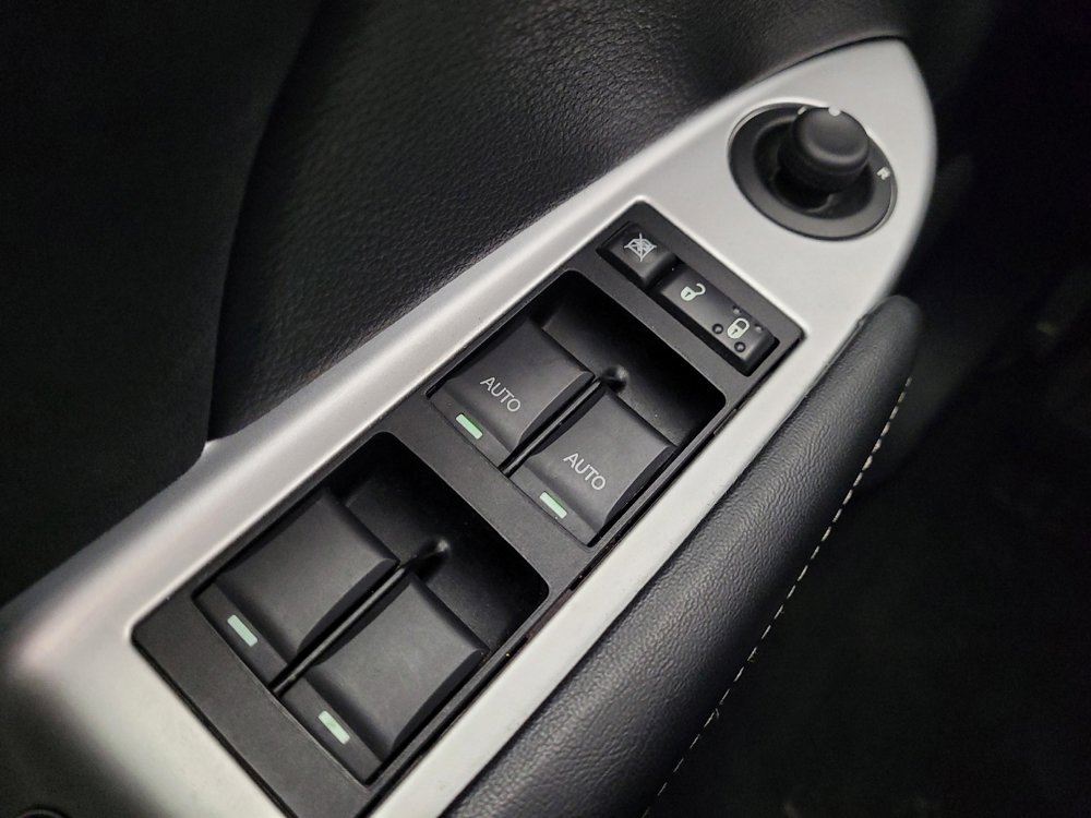 Used 2014 Chrysler 200 S FWD image 27