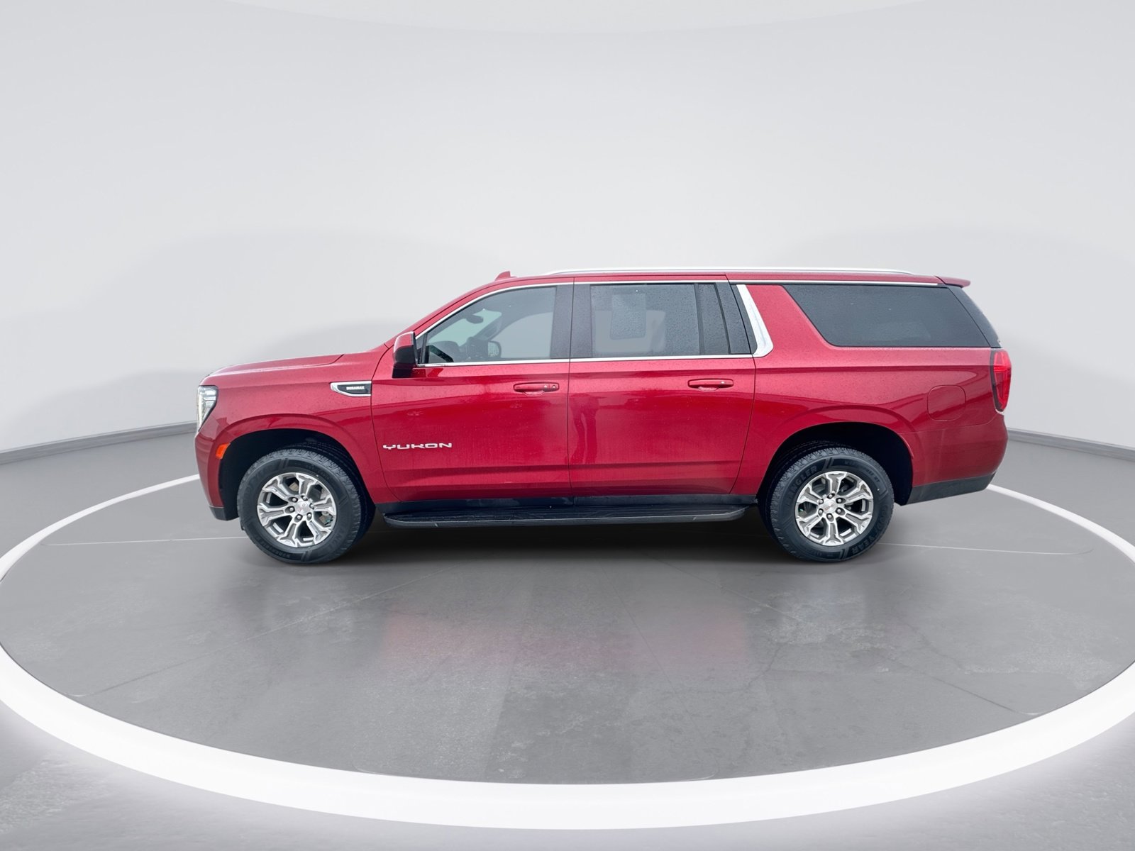 Used 2023 GMC Yukon XL SLE AWD/4WD image 5