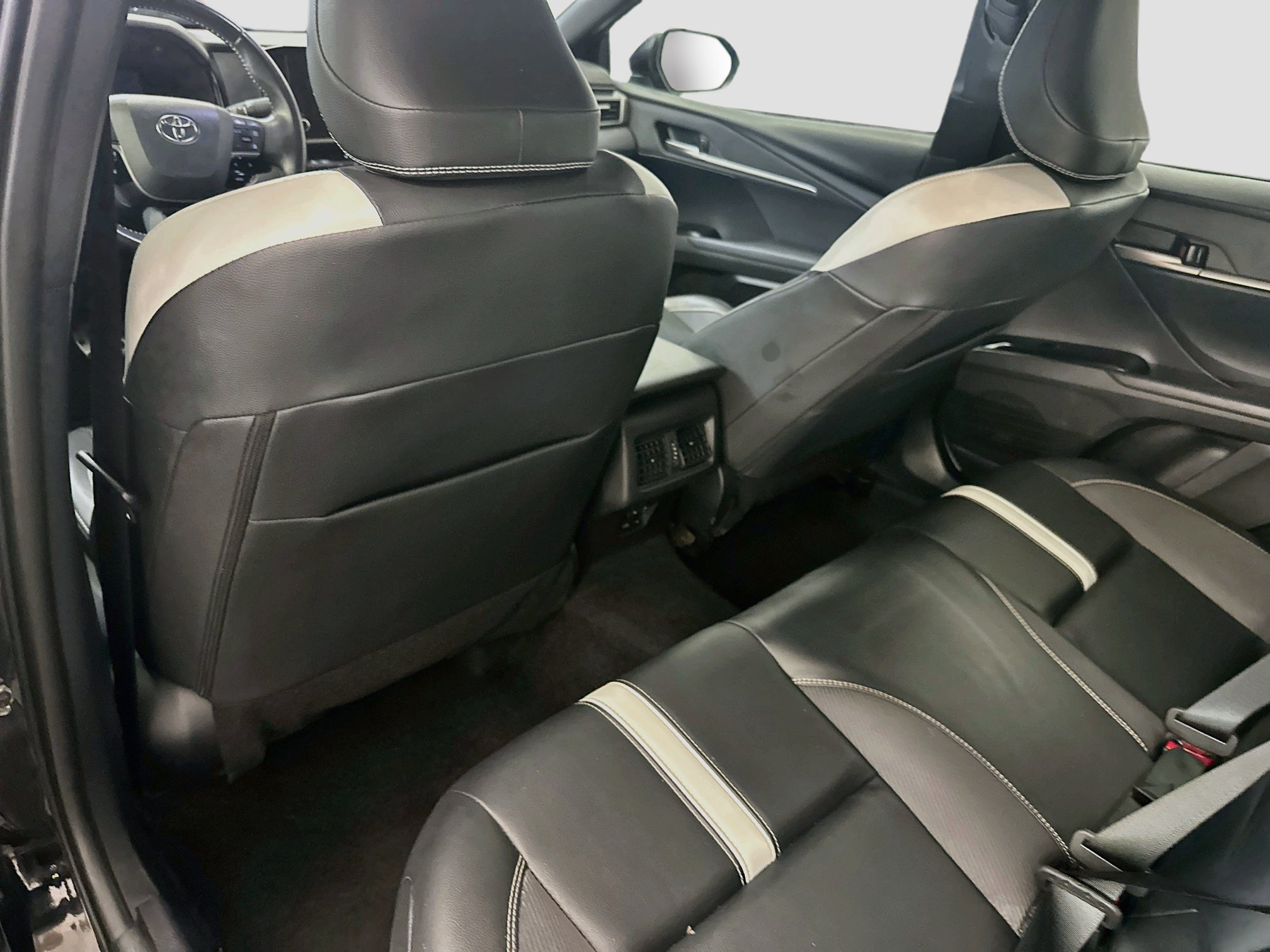 Used 2025 Toyota Camry SE FWD image 28
