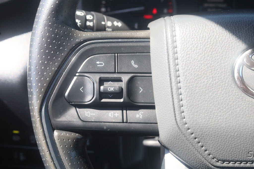 Used 2025 Toyota Tundra SR5 w/ SR5 Convenience Package AWD/4WD image 15