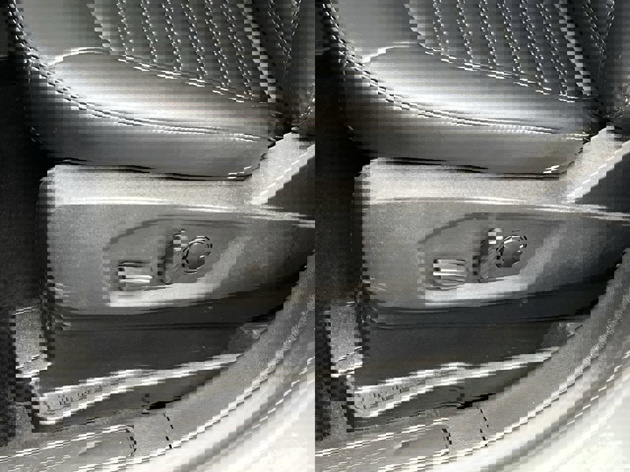 Used 2024 Ford Edge SEL w/ Convenience Package image 9