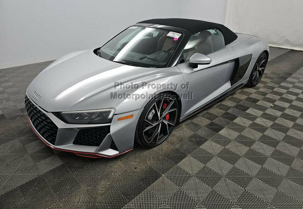 Used 2021 Audi R8 V10 w/ Premium Package RWD image 2