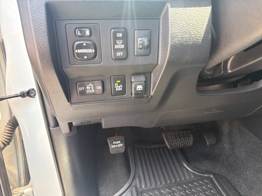 Used 2017 Toyota Tundra Limited w/ Limited Premium Package AWD/4WD image 32