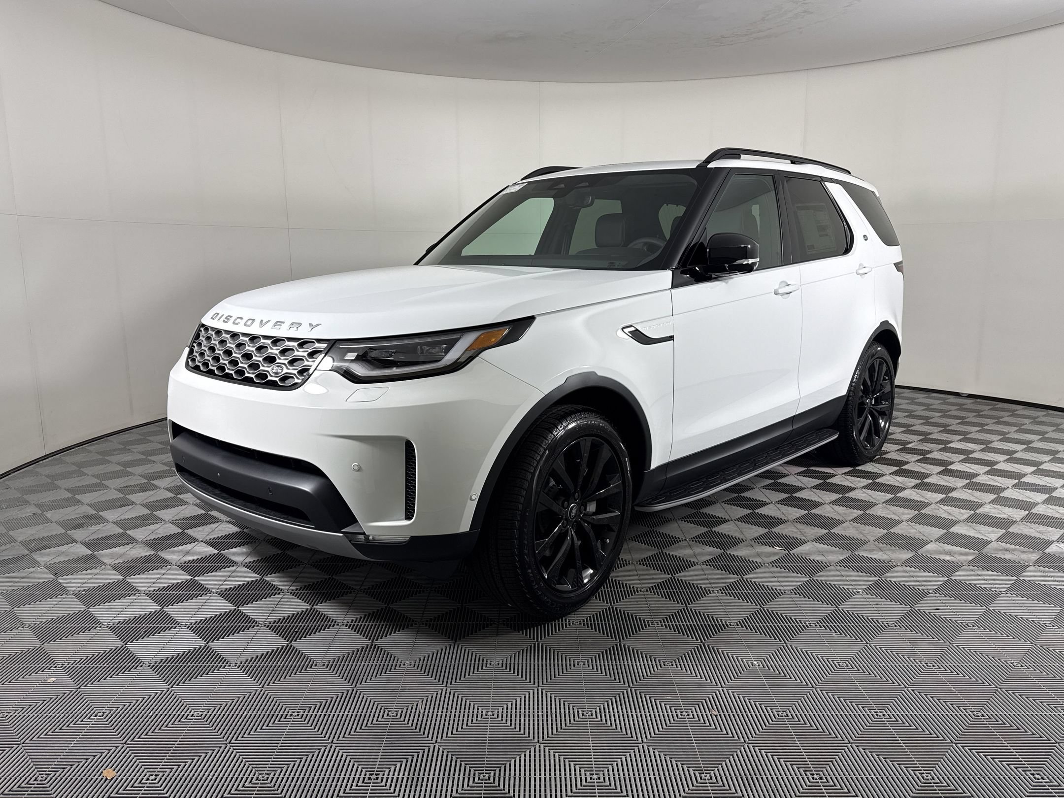 New 2026 Land Rover Discovery S AWD/4WD image 1