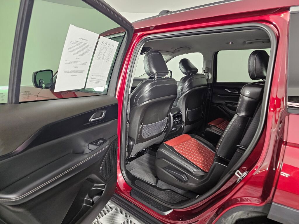 Used 2023 Jeep Grand Cherokee L Laredo AWD/4WD image 32