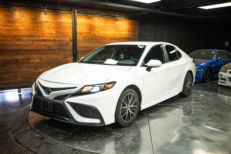 Used 2023 Toyota Camry SE w/ Convenience Package FWD image 2