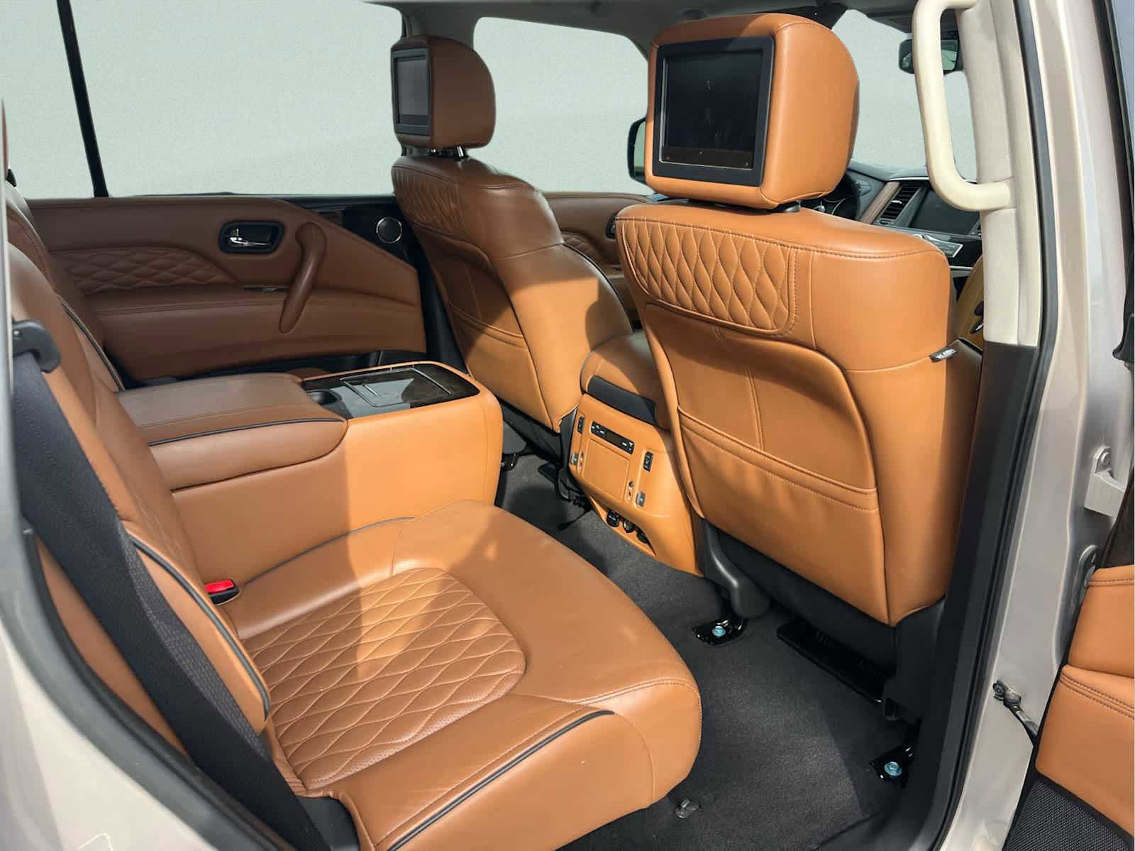 Used 2018 INFINITI QX80 4WD w/ Deluxe Technology Package image 15