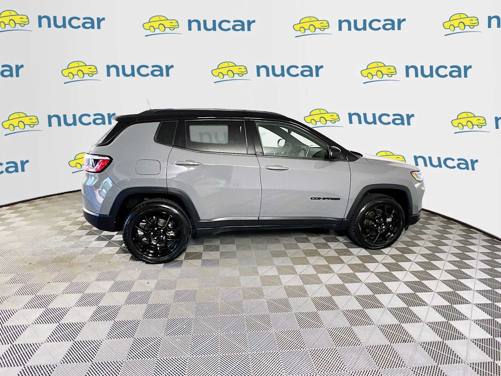 Used 2023 Jeep Compass Latitude AWD/4WD image 8