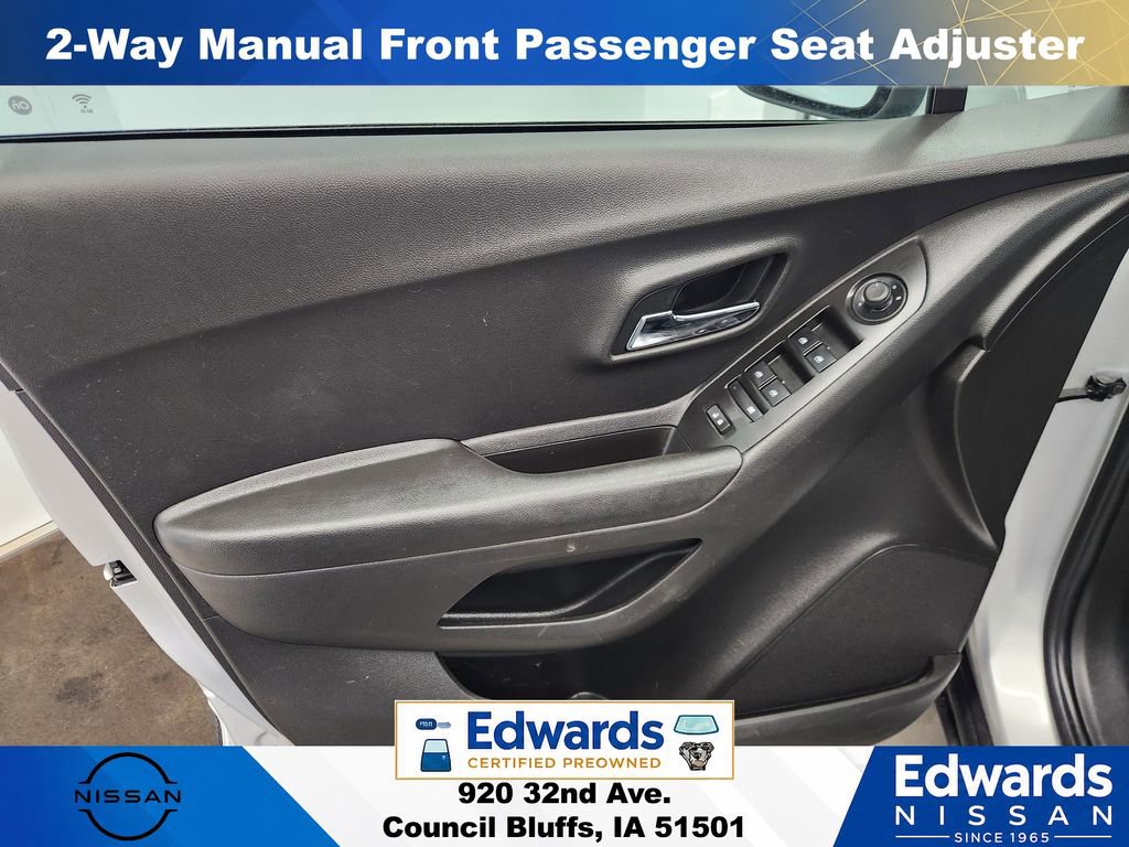 Used 2021 Chevrolet Trax LT AWD/4WD image 17