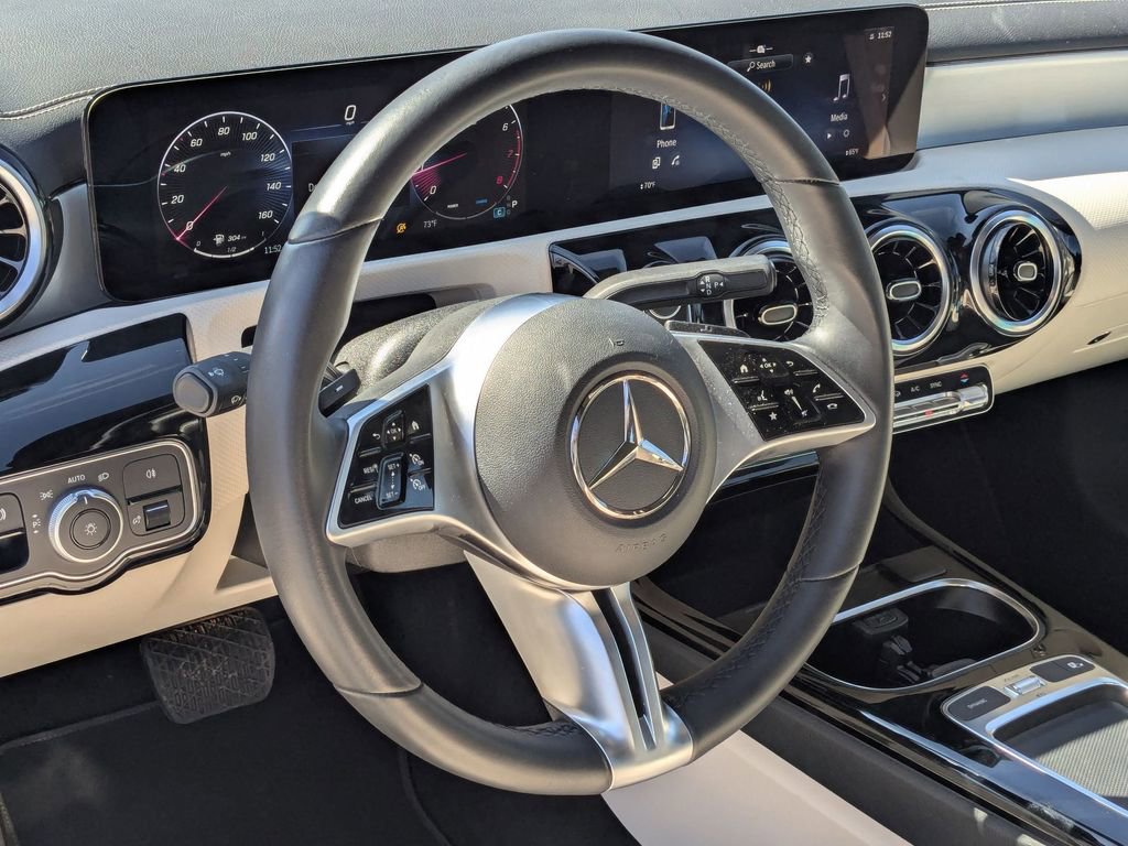 Used 2025 Mercedes-Benz CLA 250 image 15