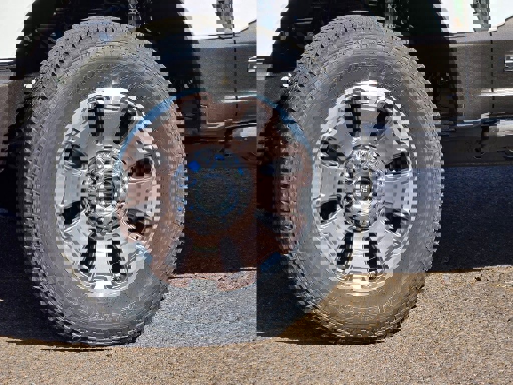 New 2025 Ford F350 King Ranch w/ FX4 Off-Road Package image 38