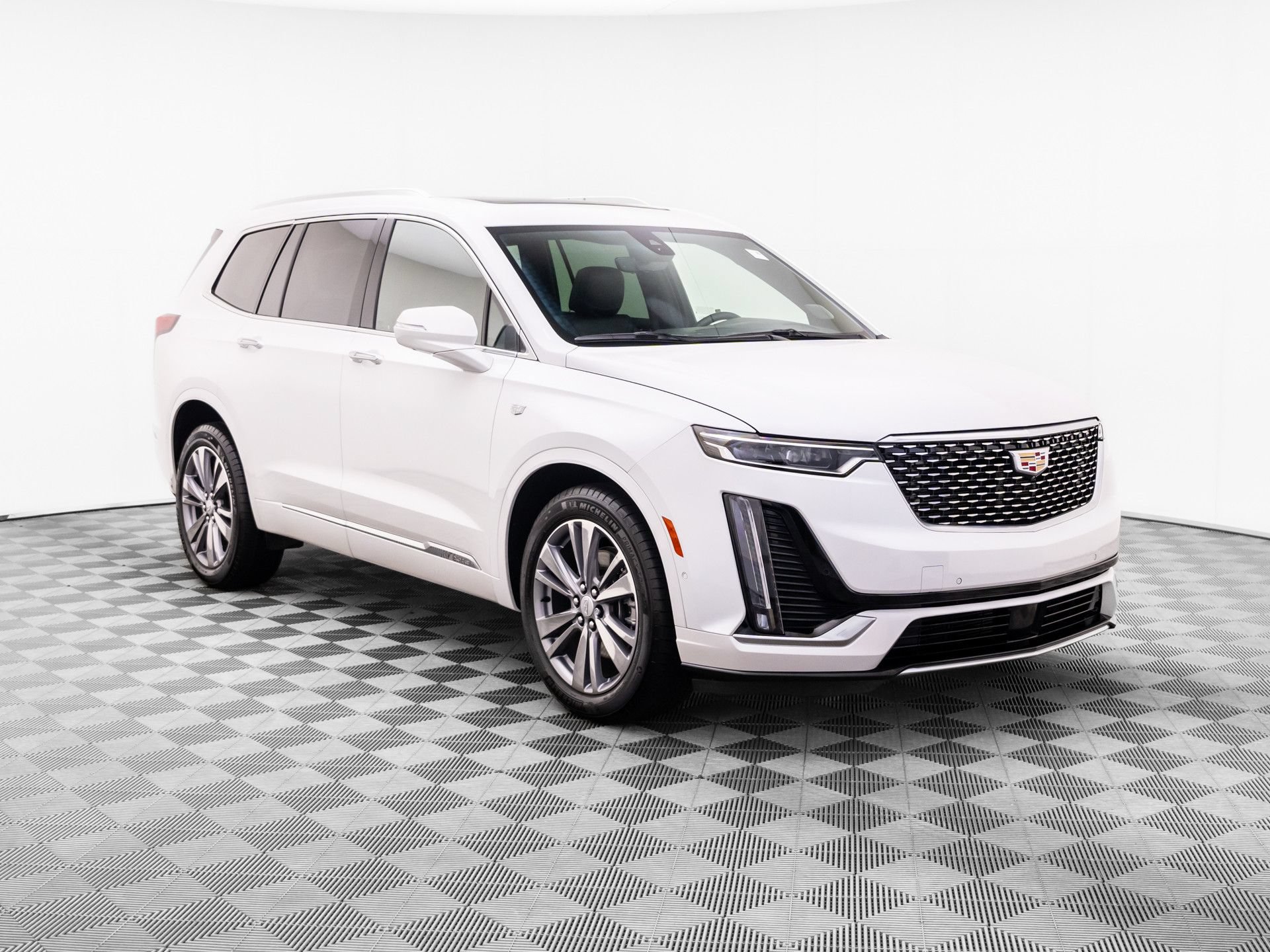 Certified 2025 Cadillac XT6 Premium Luxury w/ Platinum Package AWD/4WD image 9
