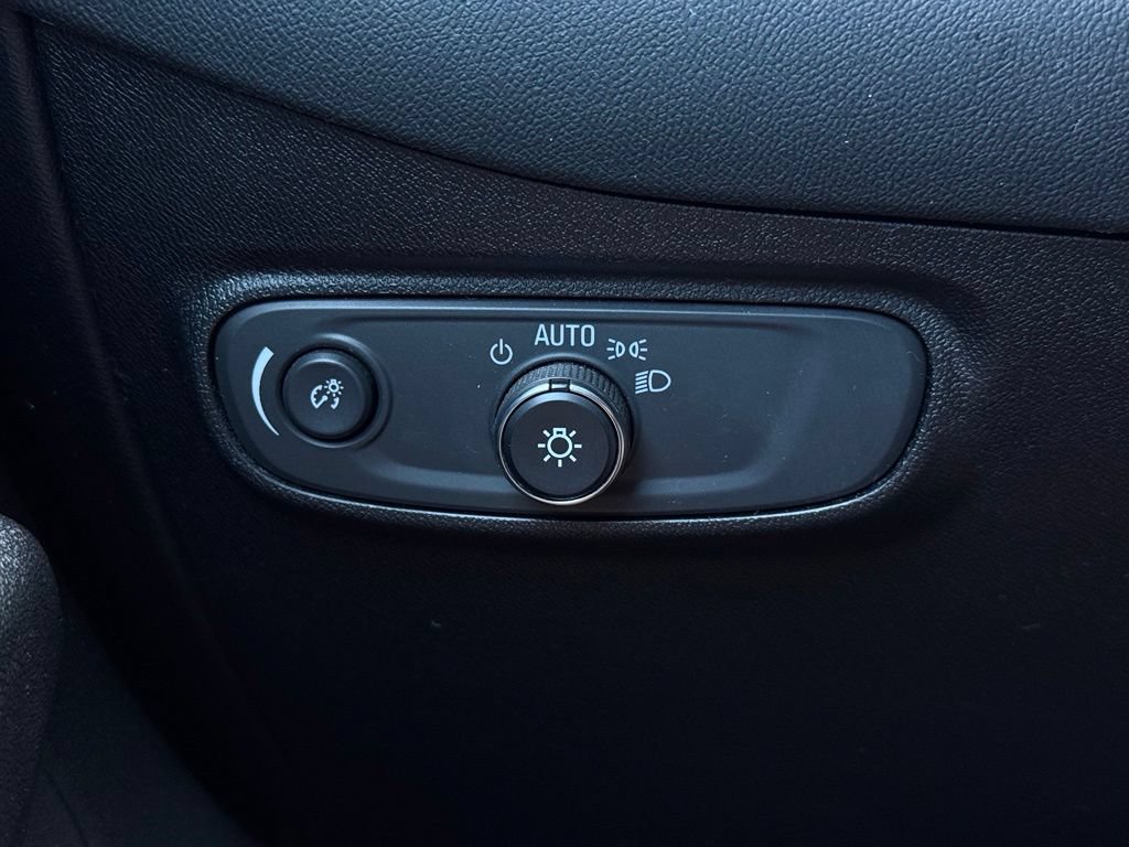 Used 2018 Chevrolet Equinox LT AWD/4WD image 27