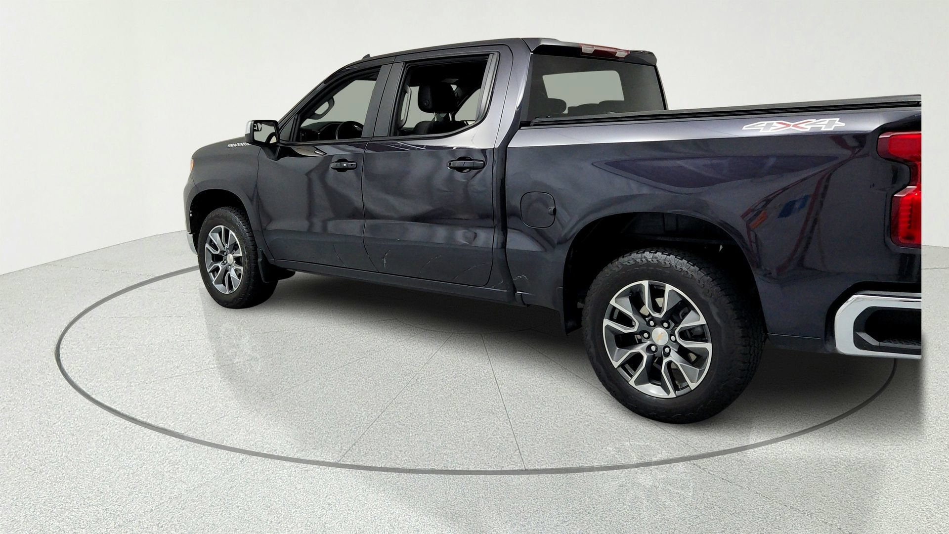 Used 2024 Chevrolet Silverado 1500 LT AWD/4WD image 3