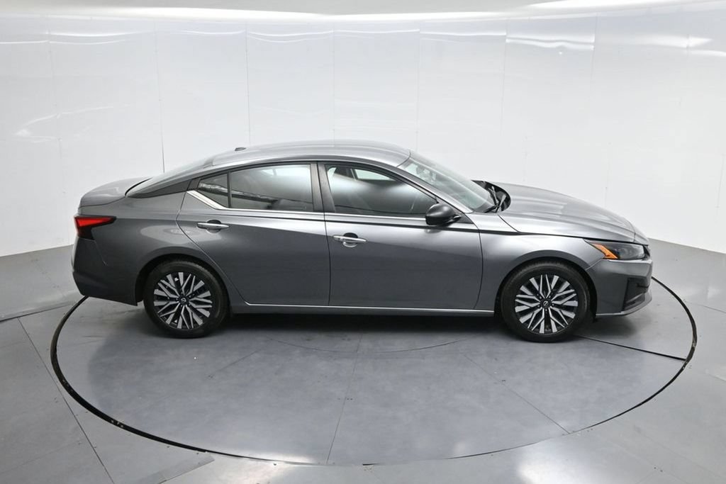 Used 2024 Nissan Altima 2.5 SV FWD image 51