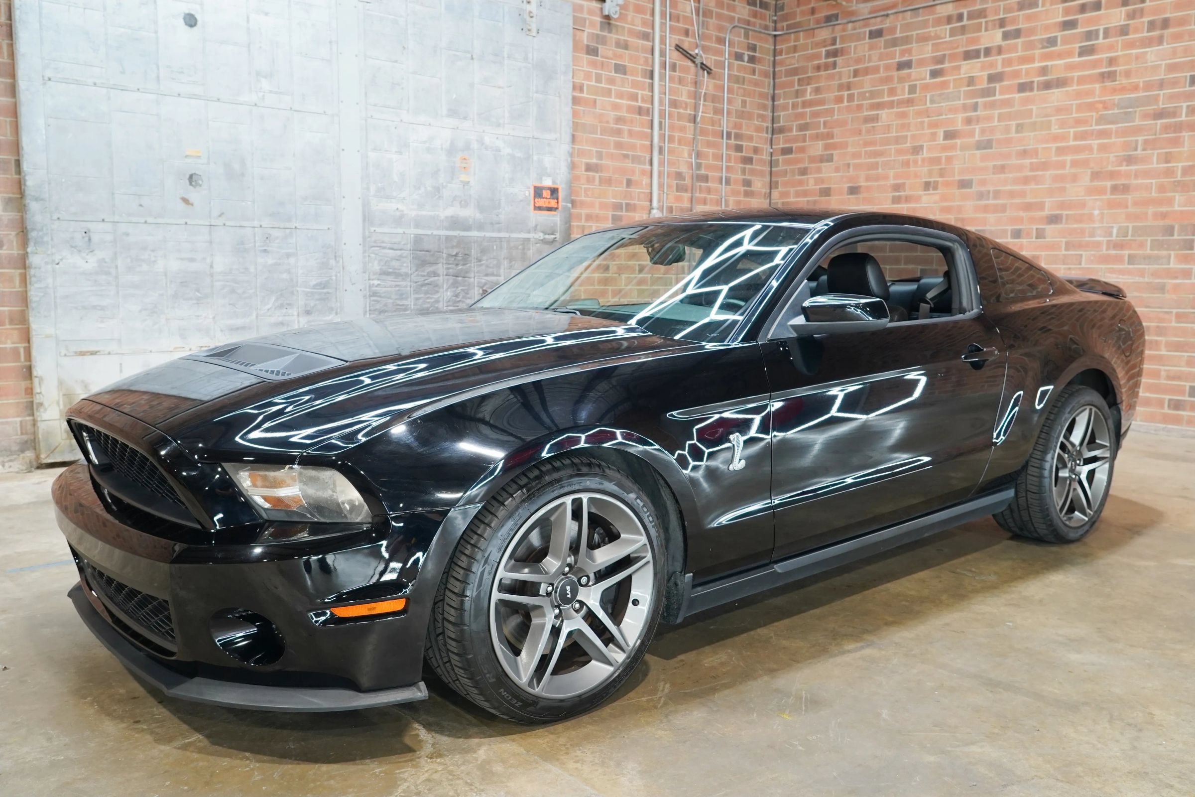 Used 2010 Ford Mustang Shelby GT500 RWD image 6