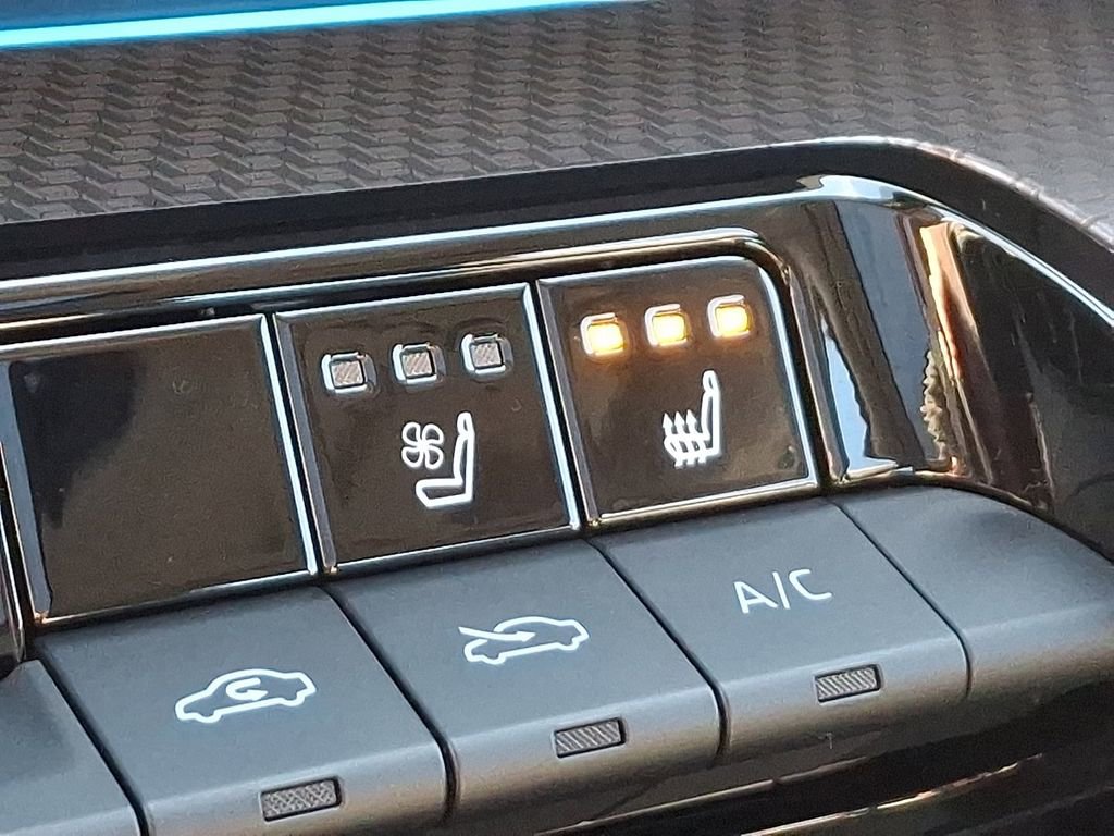 Used 2024 Toyota Prius Limited w/ Limited Premium Package image 27