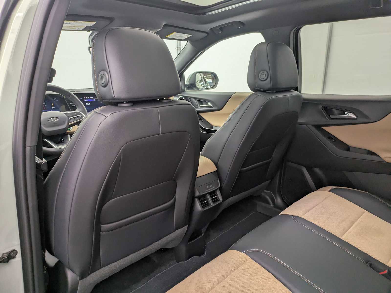 New 2026 Chevrolet Equinox ACTIV w/ Safety and Technology Package AWD/4WD image 20