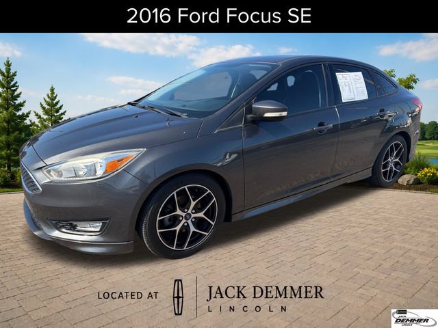 Used 2016 Ford Focus SE w/ SE Sport Package FWD image 1