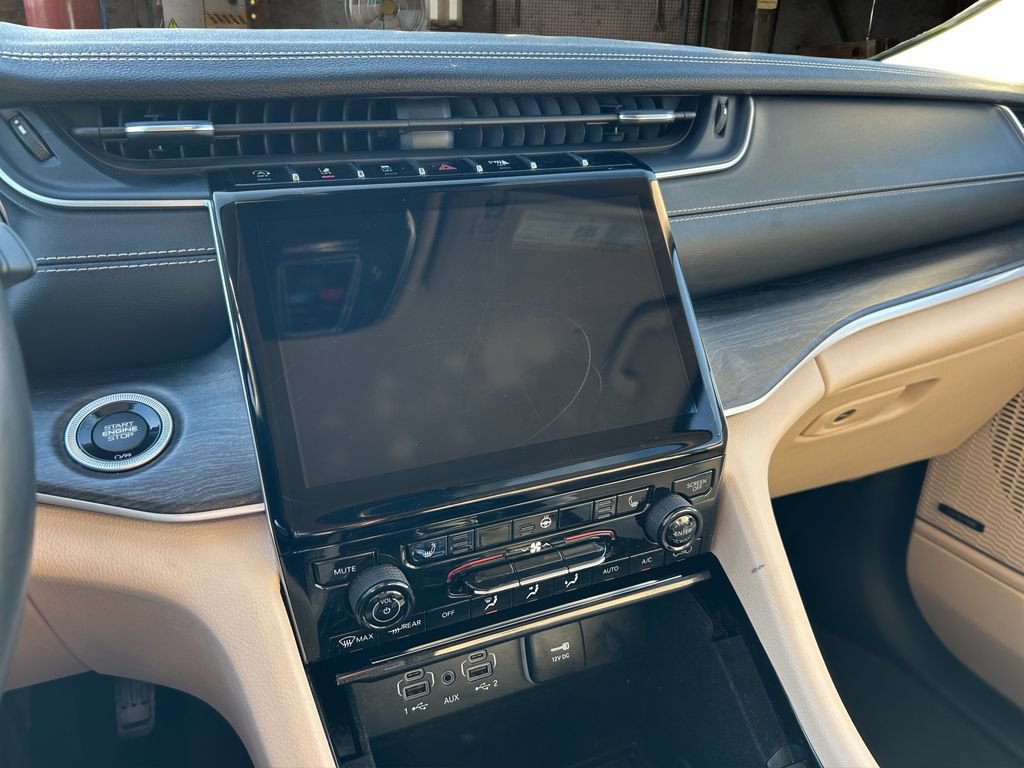 Used 2021 Jeep Grand Cherokee L Limited AWD/4WD image 24