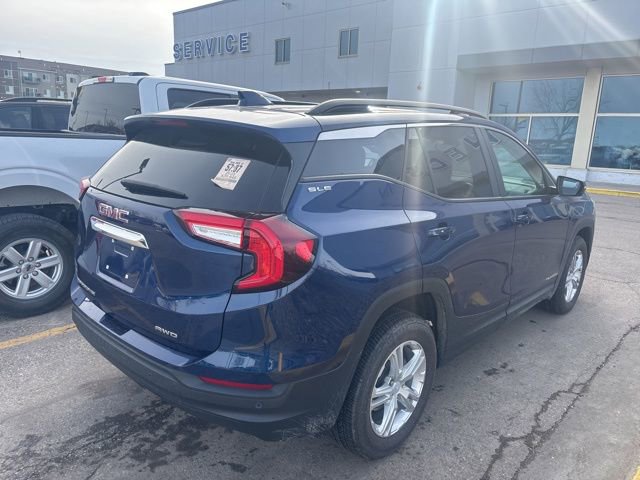 Used 2023 GMC Terrain SLE w/ Driver Convenience Package image 6