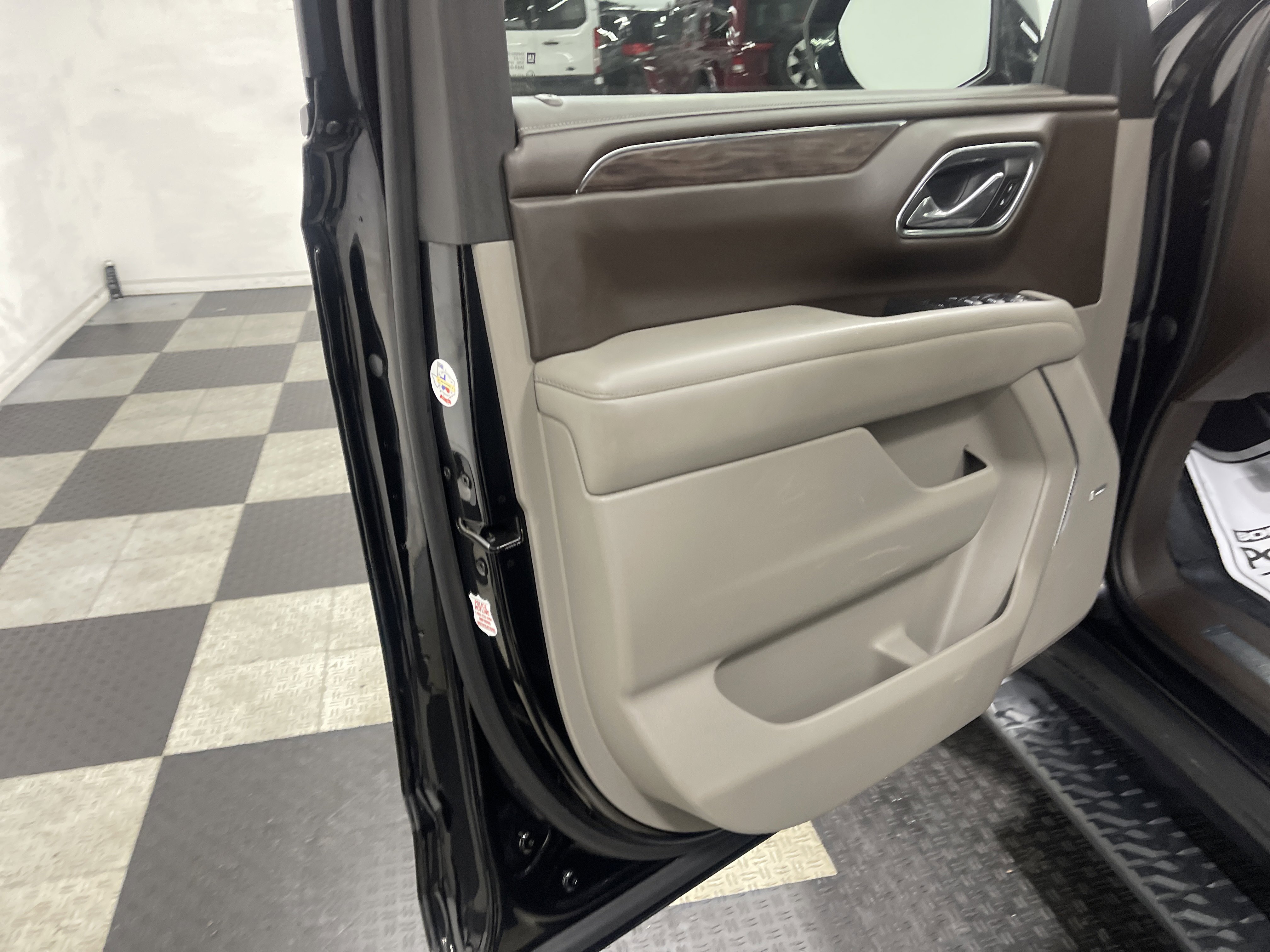 Used 2021 Chevrolet Suburban Z71 w/ Z71 Off-Road Package AWD/4WD image 10