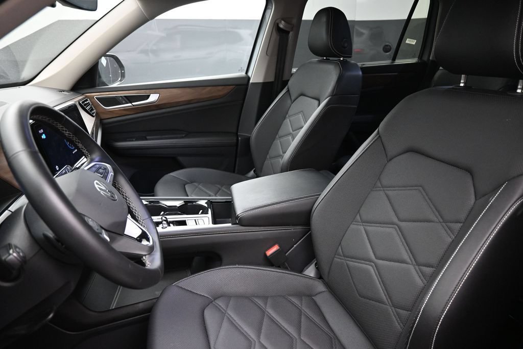 Used 2025 Volkswagen Atlas SE FWD image 11