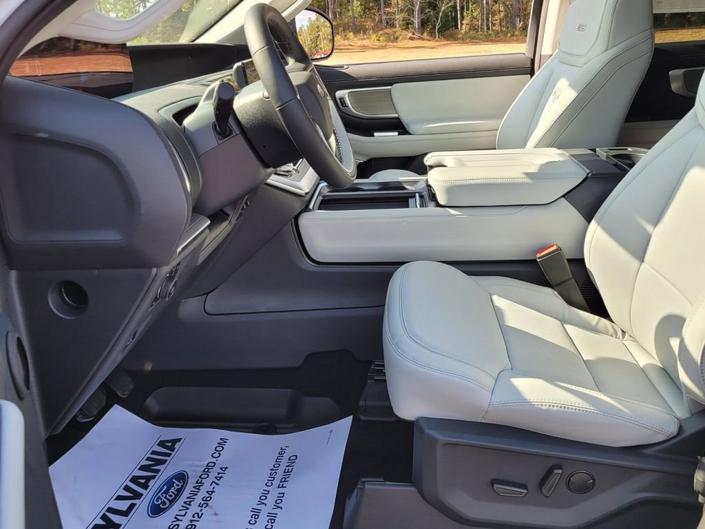 New 2025 Ford Expedition Platinum w/ Driver's Package AWD/4WD image 5