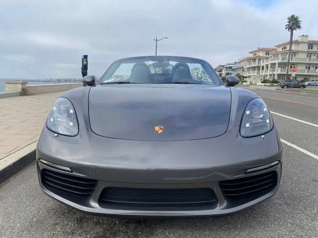 Used 2022 Porsche 718 Boxster RWD image 11