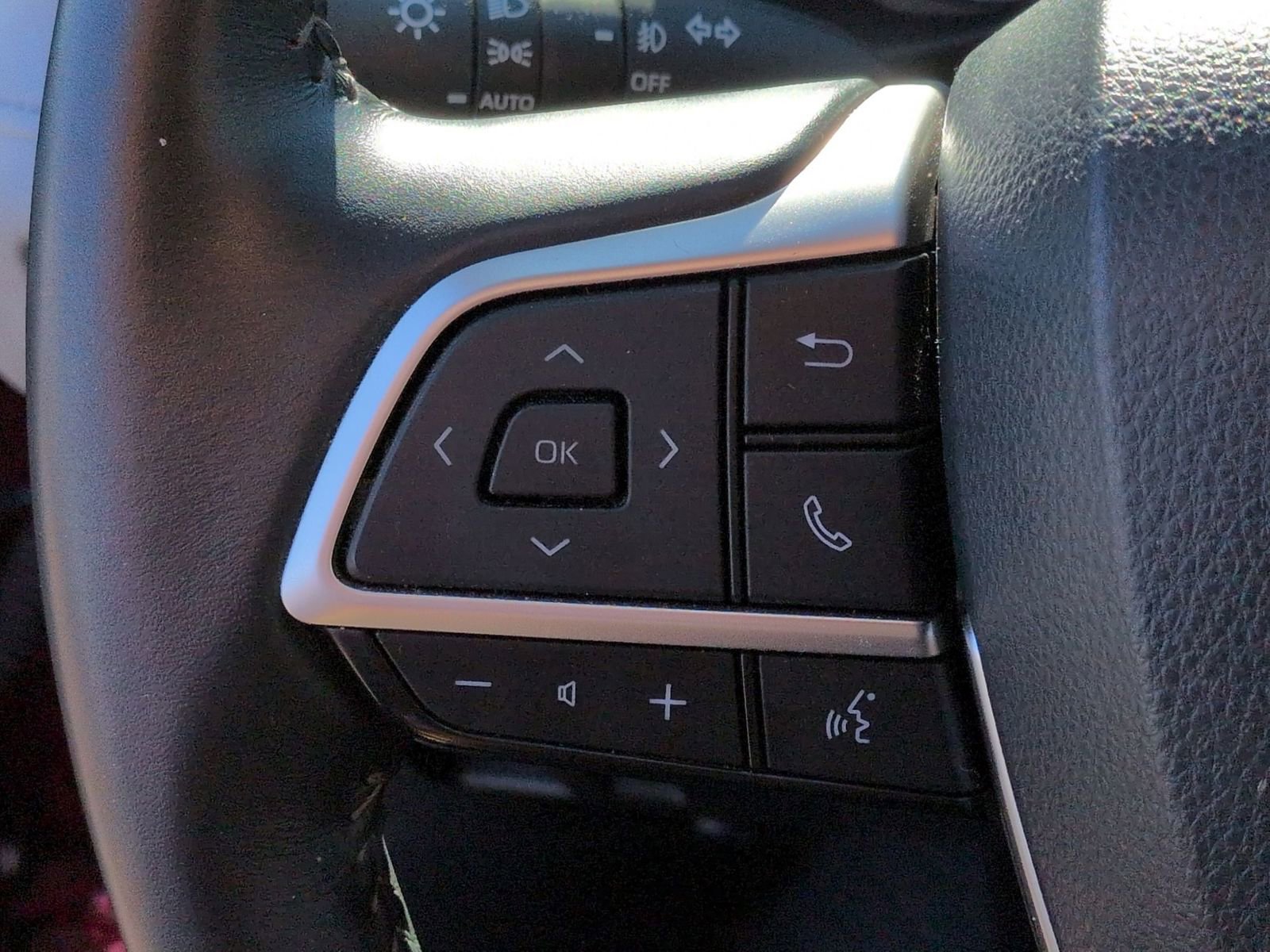 Used 2023 Toyota Highlander XLE image 17