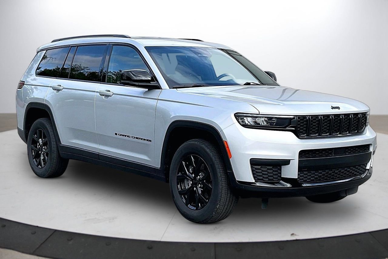 Used 2024 Jeep Grand Cherokee L Laredo AWD/4WD image 2