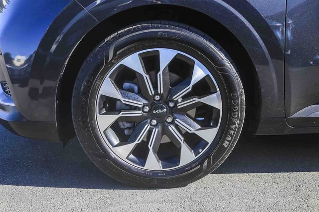 Certified 2024 Kia Carnival EX image 11