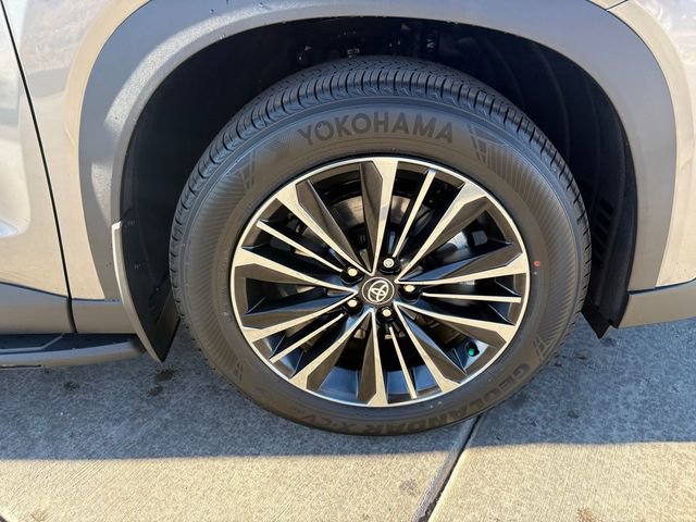 Used 2026 Toyota Grand Highlander AWD Hybrid image 36