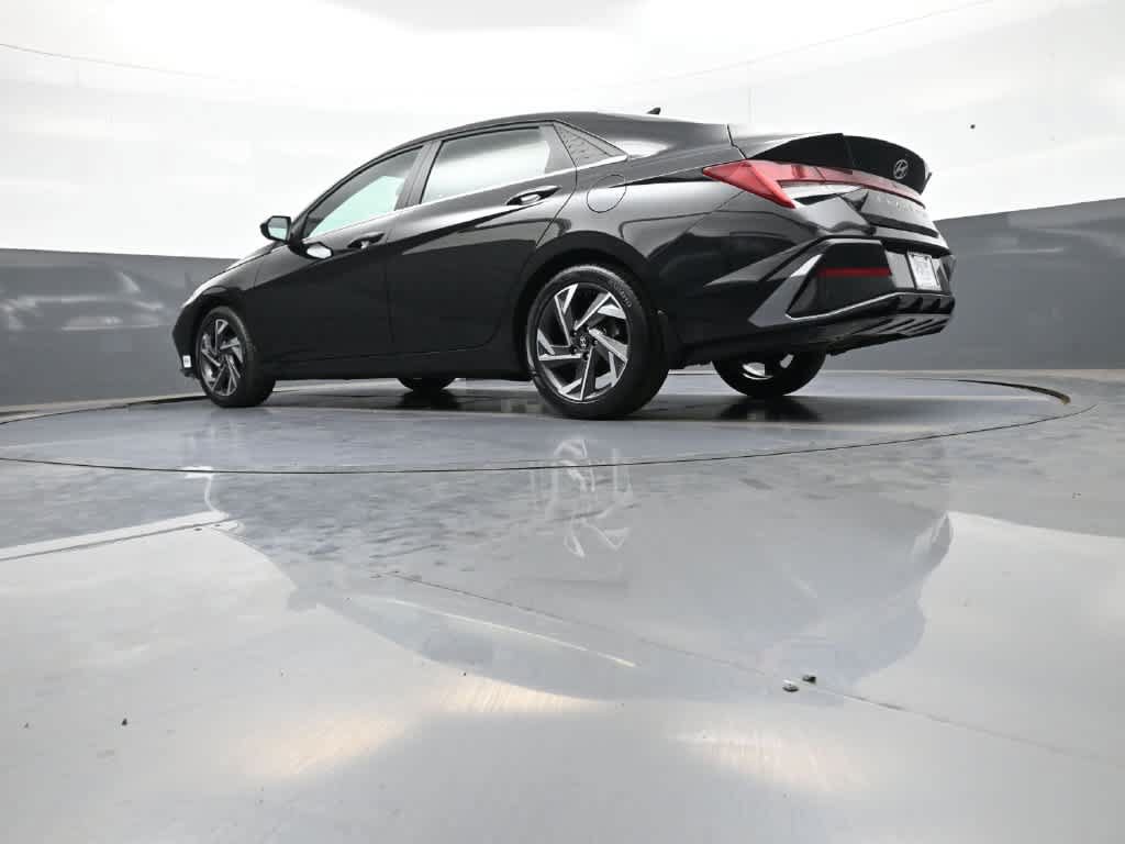 Certified 2024 Hyundai Elantra SEL w/ Convenience Package FWD image 43