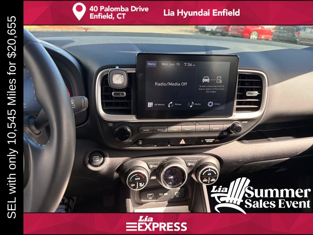 Used 2024 Hyundai Venue SEL FWD image 17