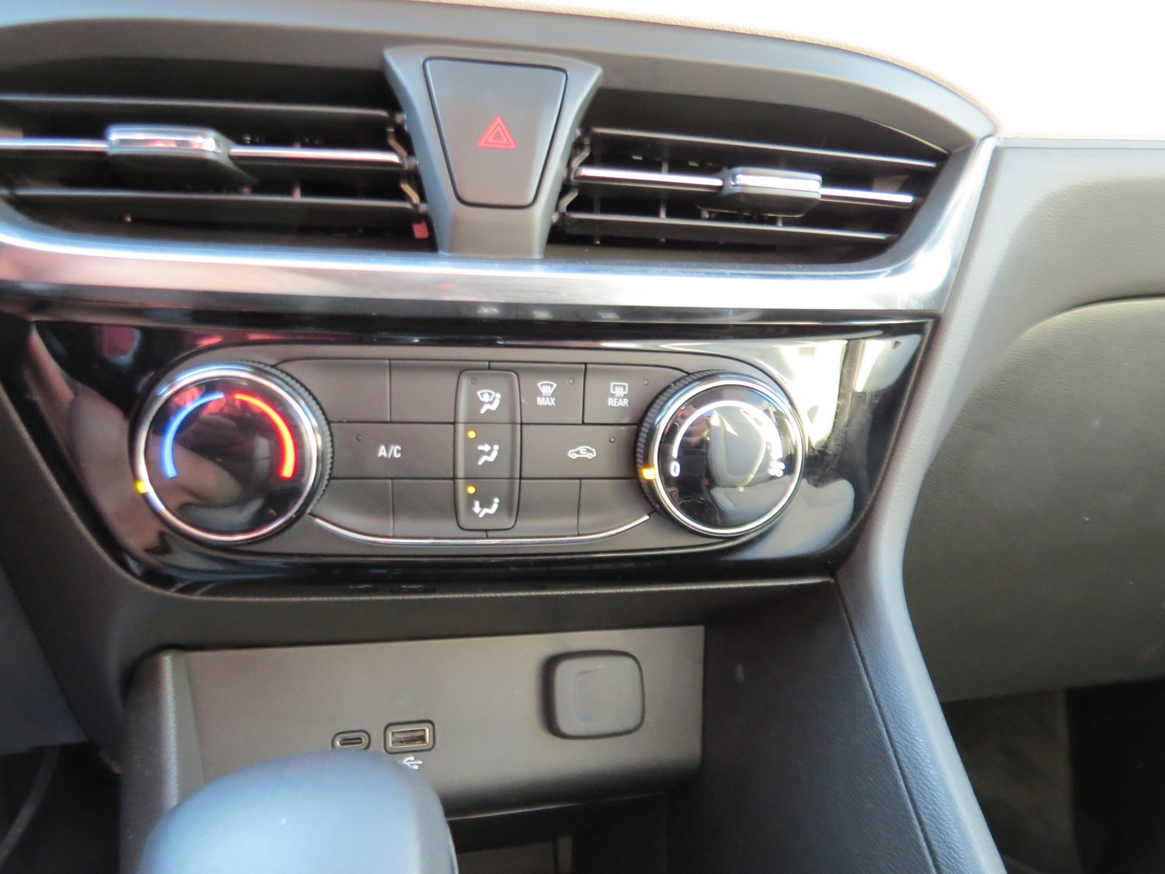 Used 2024 Buick Encore GX Sport Touring w/ Experience Buick Package FWD image 15